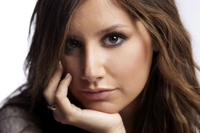 Ashley Tisdale (id: 187994) – BUZZERG