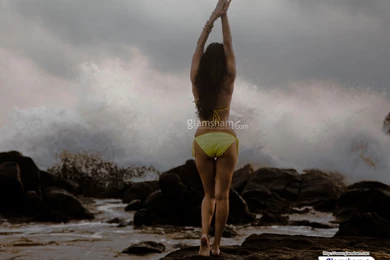 Butt Flaunting Bollywood Beauties   Glamsham