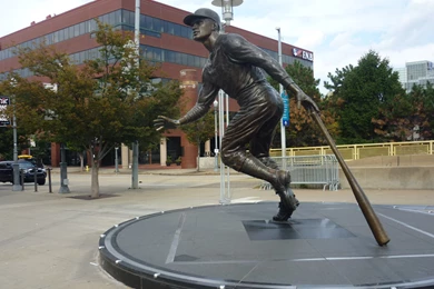 File:Roberto Clemente Statue.JPG   Wikimedia Commons