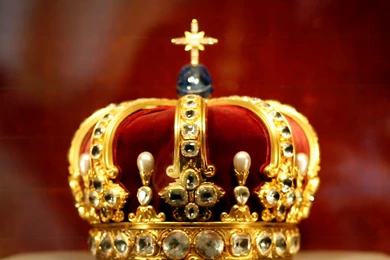 Download Royal Queen Crown Wallpapers Free