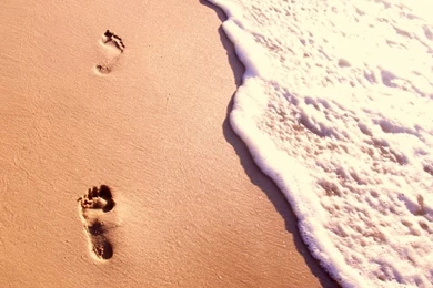 Footsteps In Sand iPhone Wallpapers