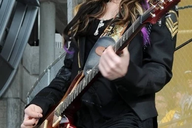 Orianthi : Height Weight Age Bra Size Affairs Measurement