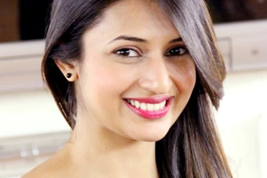 Smiling wallpapers of divyanka tripathi from yeh hai mohabbatien 10153.jpeg