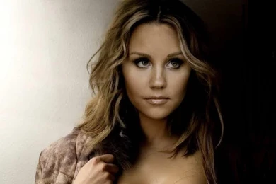 AMANDA BYNES WALLPAPER   (