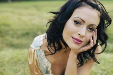 Alyssa Milano Height, Weight, Measurements, Bra Size, Waist, Hips