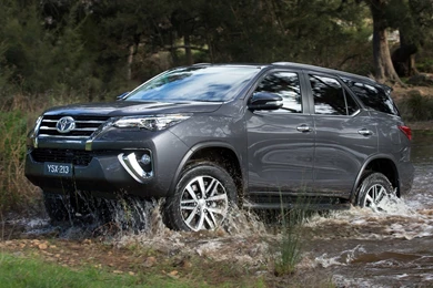 2016 Toyota Fortuner HD Wallpapers 9