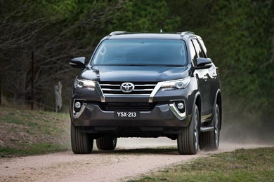 2016 Toyota Fortuner HD Wallpapers 9