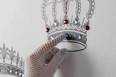 Luxury jewels crowns wallpaper design