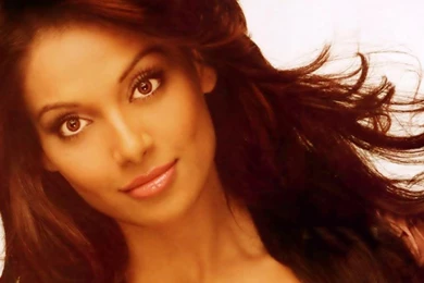 HOUSEFULL.IN   Bipasha Basu, Wallpaper, Free Wallpaper, Desktop ...