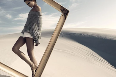 Mirror Frame Desert Girl Wallpapers