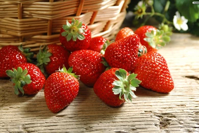 HD Cute Strawberries In The Basket Wallpapers For Desktop Full Size ...