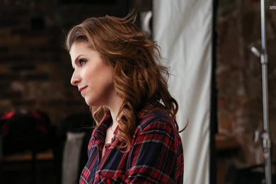 Anna Kendrick Windows 8.1/10 Theme And Wallpapers