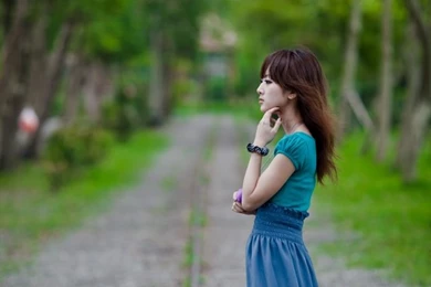 Sweet Girl iPhone 4s Wallpapers Download