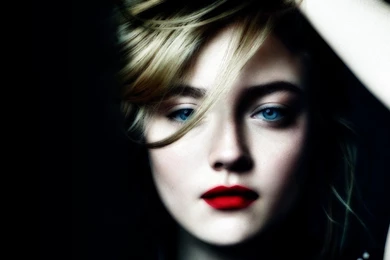 Glamorous Beauty Dakota Fanning   HDwallpaper4U.com