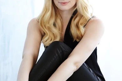 Beth Behrs Hot Wallpapers