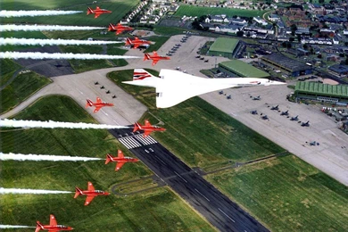 Download Wallpapers Red Arrows With Concorde (1024 X 768). Desktop ...