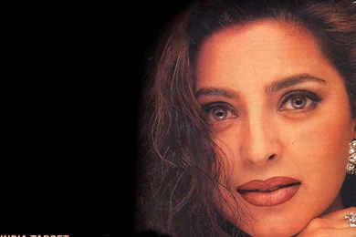 Wallpapers Juhi Chawla Swim Wear Zooming In With Omar Shahrukh ...