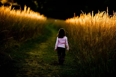 Beautiful Nature Girl Wallpapers – Daily Backgrounds In HD