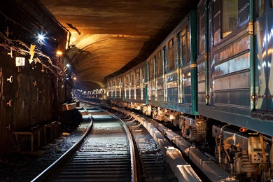 Trains Are In Subway Tunnel Wallpapers And Images   Wallpapers ...