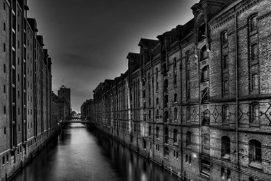 Download Wallpapers 3840x2400 Black White, Building, Tall, River ...