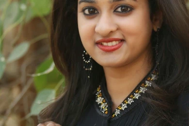 Nanditha New Photos Gallery, Krishnamma Pilichindi Iddarini Movie ...