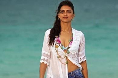 Download Deepika Padukone Latest Hot Photos, Stills, Sexy ...