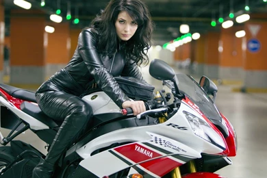 Actress A Good Day To Die Hard Brunettes Die Hard Motorbikes ...