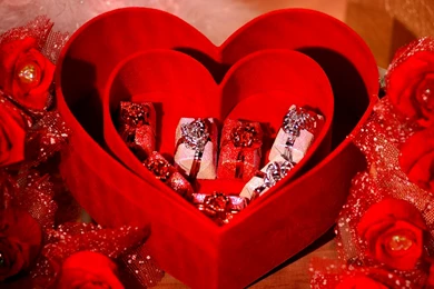 Valentine's Day Gifts For Her   Valentine's Day Wallpapers ...