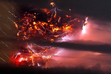 Wallpaper: Volcano Erupts