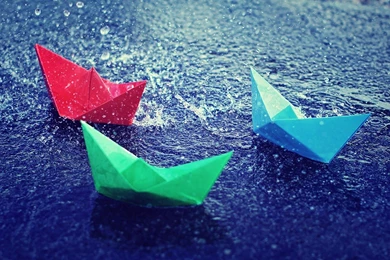 Photography Wallpapers Style In The Rain: Three Color Paper Boats ...