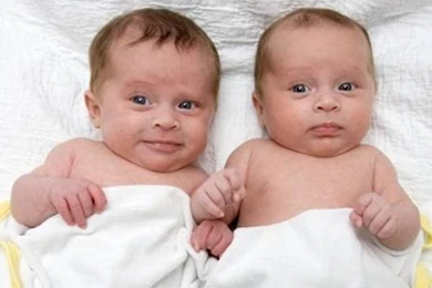Cute Twin Baby Pictures