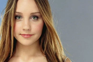 AMANDA BYNES PHOTOS WALLPAPER   (