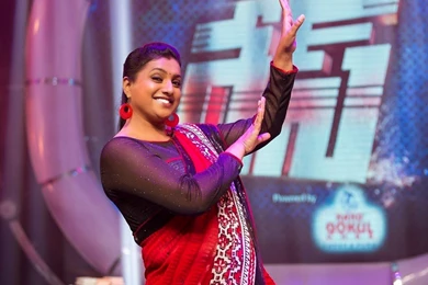 Aunty Roja Hot Sexy Dancing Stills Wallpaper Images Gallery ...
