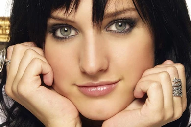 ASHLEE SIMPSON WALLPAPER   (
