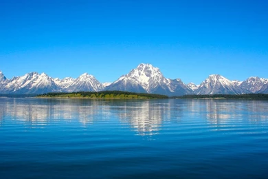 1280x960 Clear Blue Sky Lake & Mountain Desktop PC And Mac Wallpapers