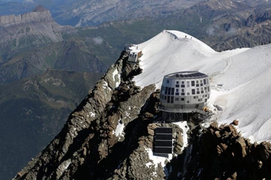 Refuge Du Gouter, Cottage On Mountain Top