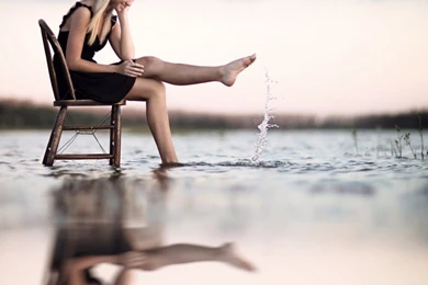 Girl Feet Splash Water Hd Wallpapers   HDWallpapersin.com