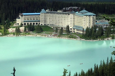 LAKE LOUISE CHATEAU HOTEL WALLPAPER   (