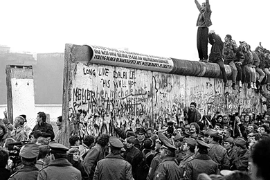 Fall Of The Berlin Wall: The Hertha Football Fans Caught On The ...