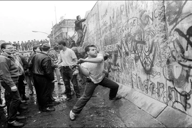 Fall Of The Berlin Wall   Expansion And Industrialization BR