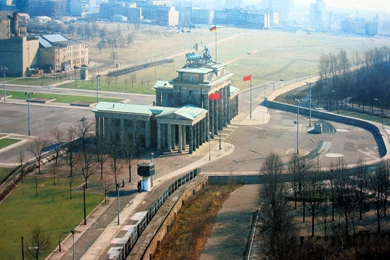 Berlin Brandenburg Gate While The Wall Was Still Up High ...