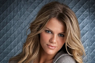Brooklyn Decker Hot Pics Wallpapers Hd