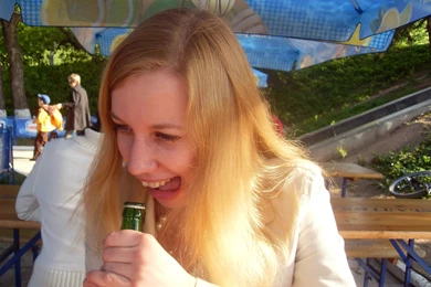 Amazing Pictures: Funny Drunk Girl Wallpapers