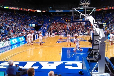 Holmes Advances In Sweet 16, Beats PRP 65 60