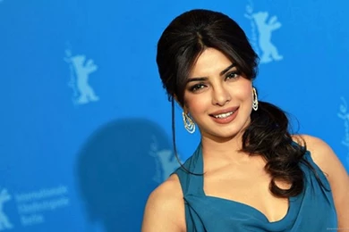 Download 1600x900 Priyanka Chopra On Blue Backgrounds Wallpapers