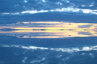File:Salar De Uyuni Lake.jpg   Wikimedia Commons