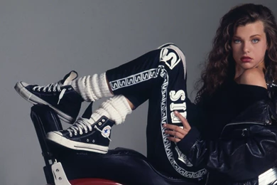 Download Milla Jovovich Wallpapers 2133x1200