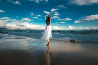 The Sea And The Beautiful Girl Pictures Wallpapers