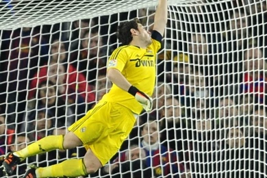 Download Wallpapers 640x960 Iker Casillas, Real Madrid, La Liga ...