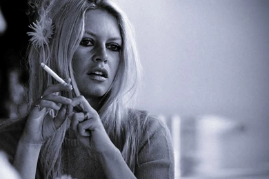 HD Classic Wallpapers: Smoking Girls Photo